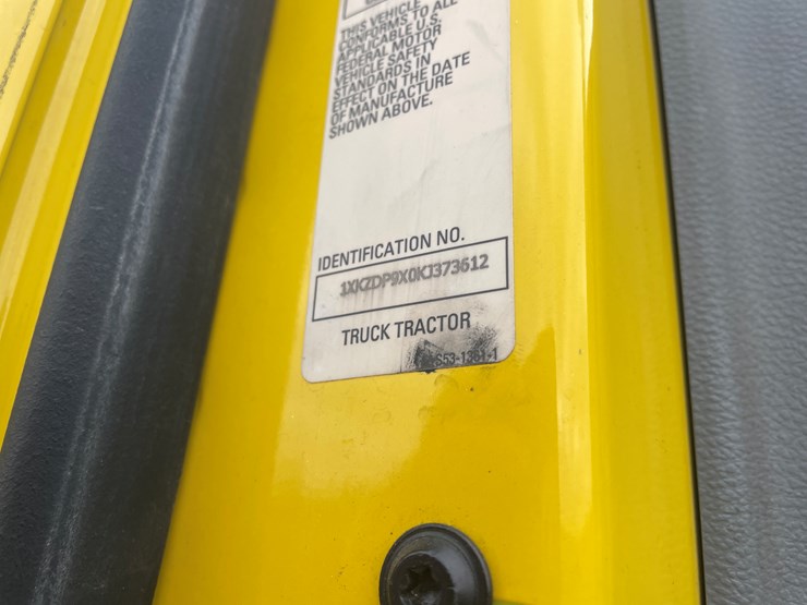 2019-kenworth-t880-image-54