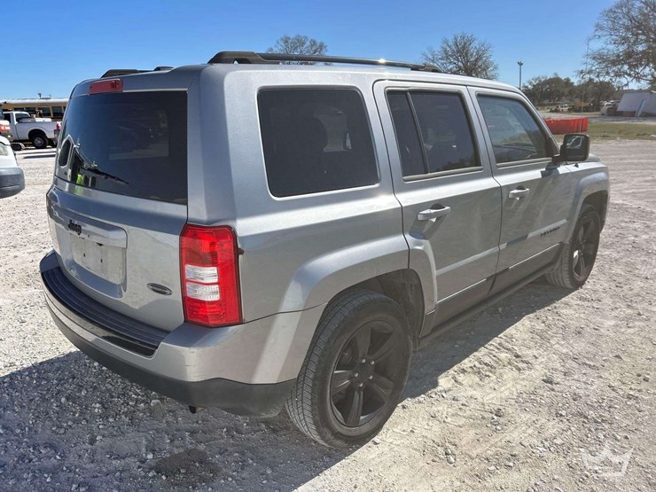 2015-jeep-patriot-sport-image-3