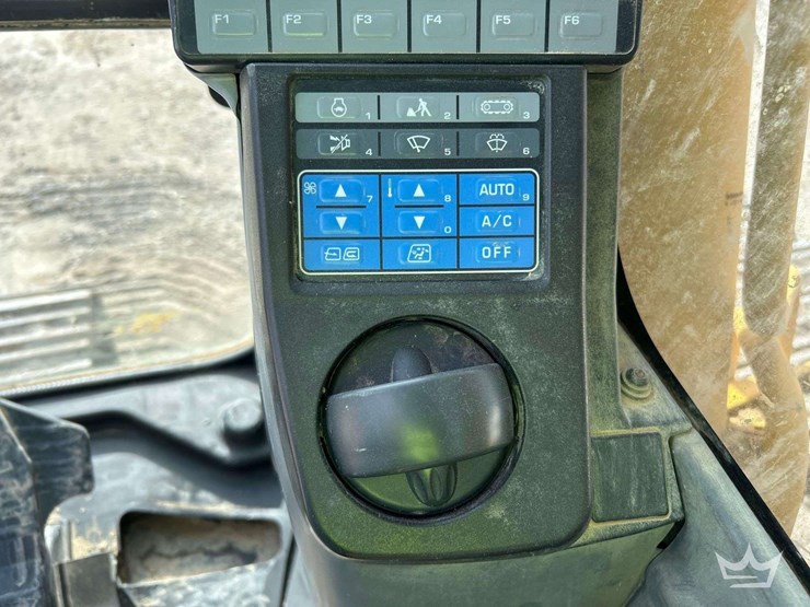 2012-komatsu-pc200-lc-8-image-17