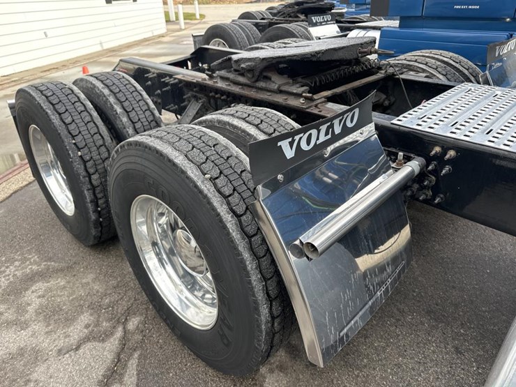 2018-volvo-10-image-17