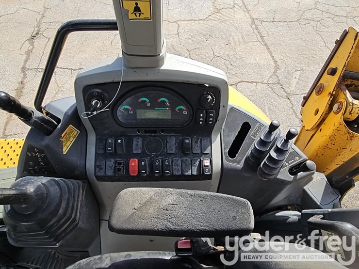 2016-caterpillar-420f2-it-image-36