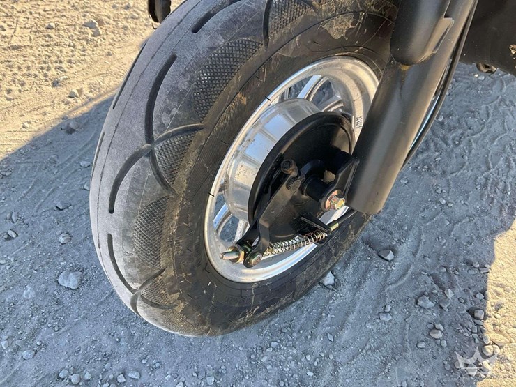 2025-spirit-electric-scooter-image-11