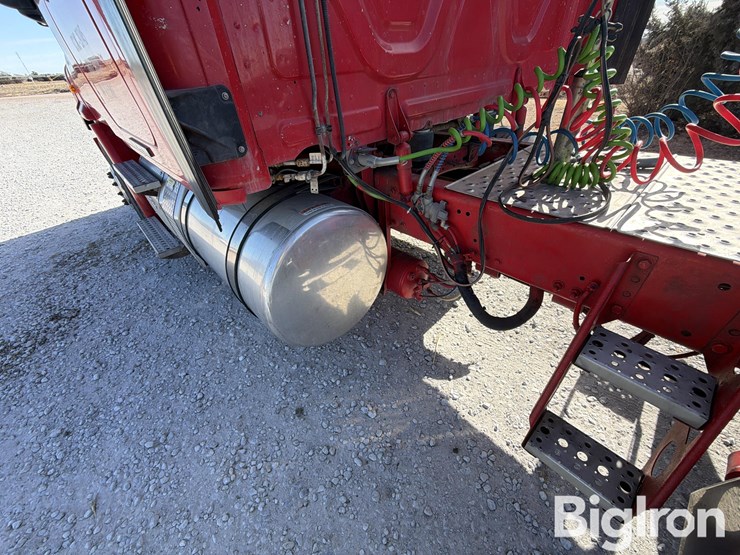 2013-freightliner-cascadia-113-image-20