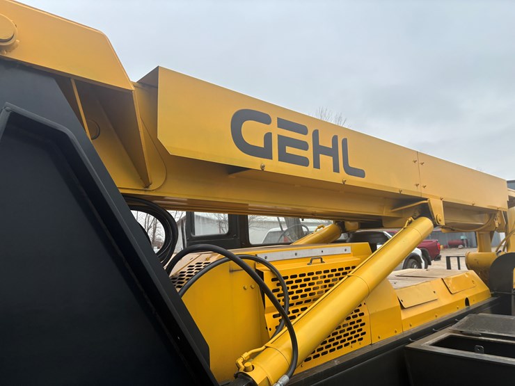 #2310-•-2004-gehl-rs8-telehandler-image-12