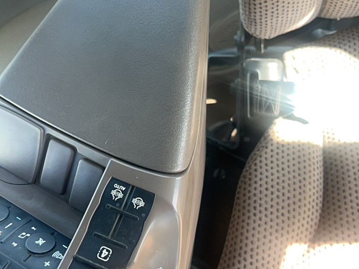 2016-john-deere-9520r-image-133