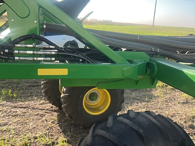 2018-john-deere-1910-image-24