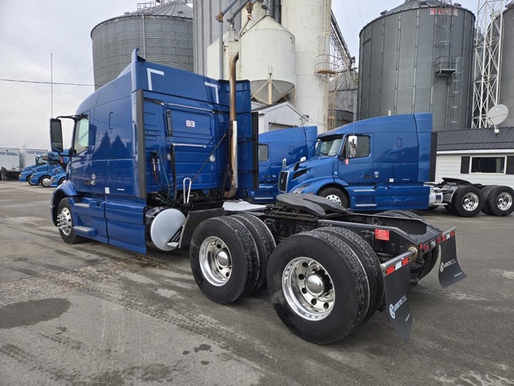 2020-volvo-10-image-3