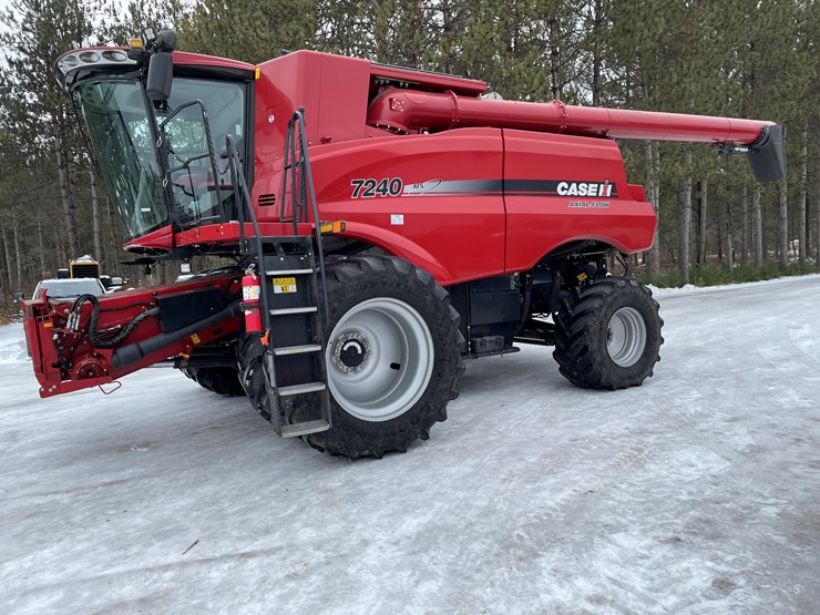 2017-case-ih-7240-image-13
