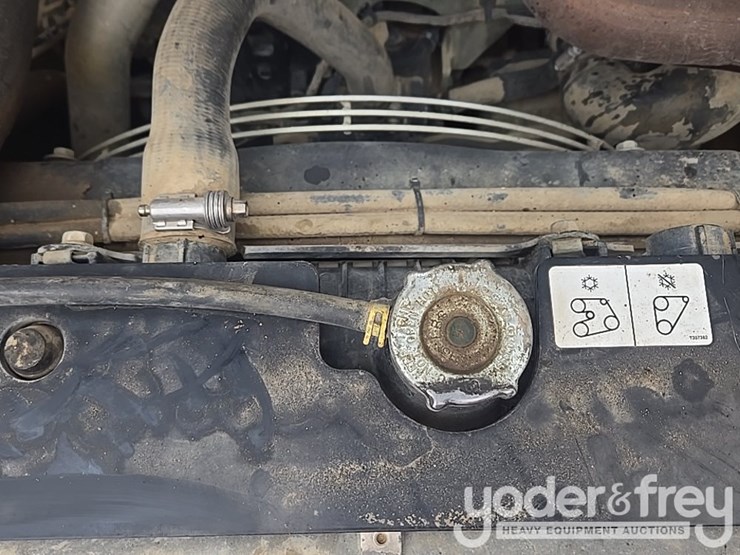 2021-deere-317g-image-57