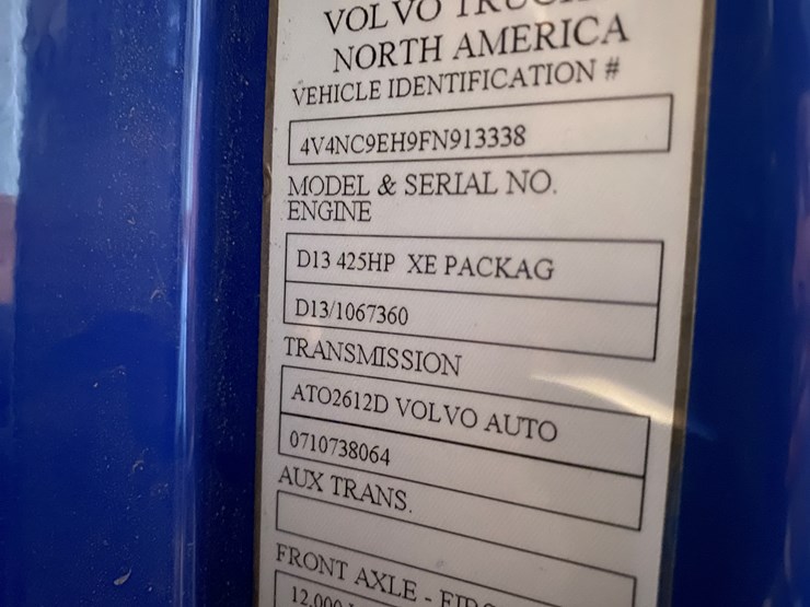 #310-•-2015-volvo-d13-tandem-axle-semi-rolled-over-(has-wi-title)-(algoma,-wi)-image-31
