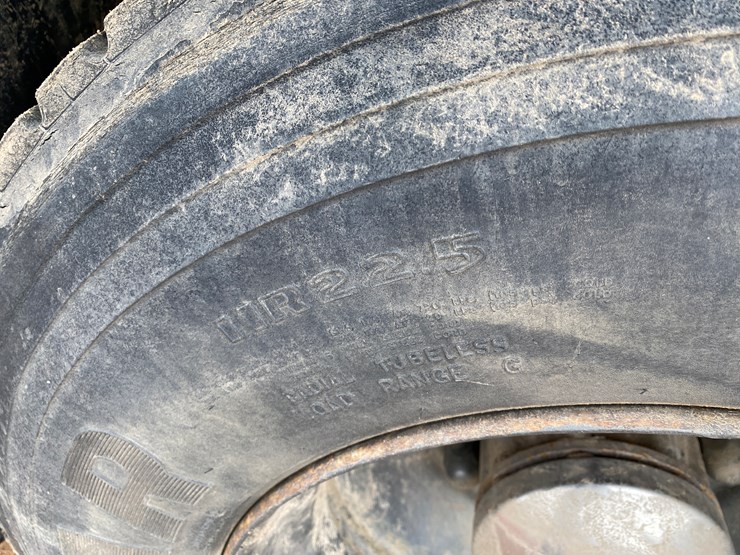 #400-•-1988-freightliner-boom-pump-truck-(has-wi-title)-(arpin,-wi)-image-18