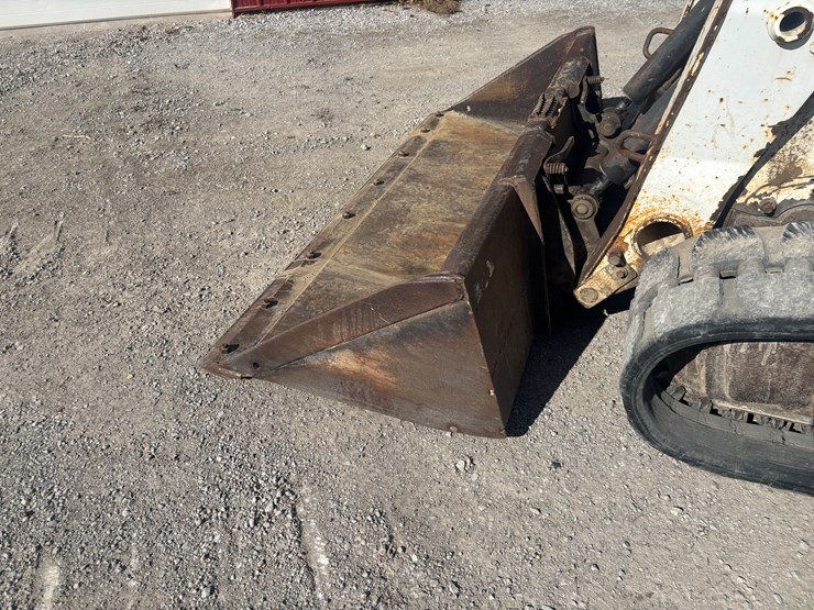 2007-bobcat-t300-image-38