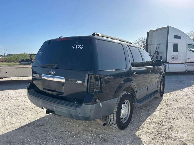 2012-ford-expedition-image-3