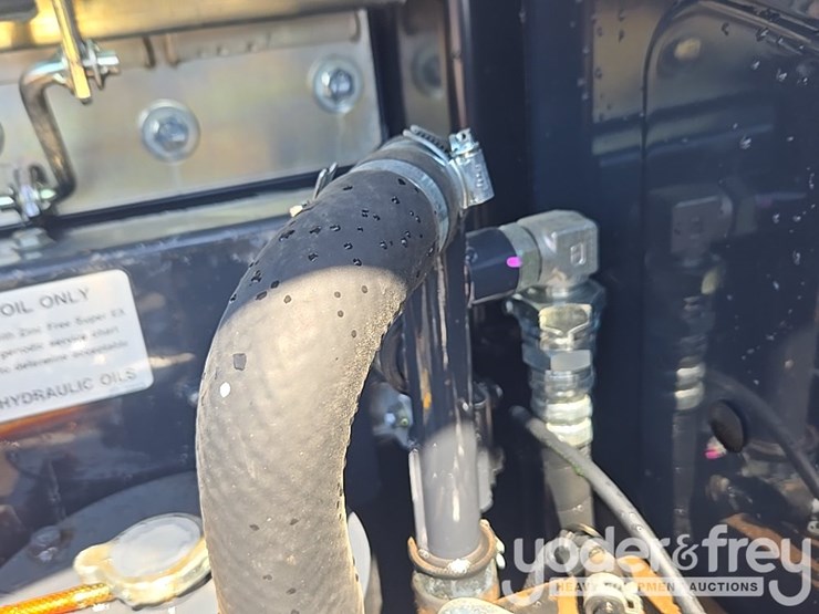 2020-deere-35g-image-60