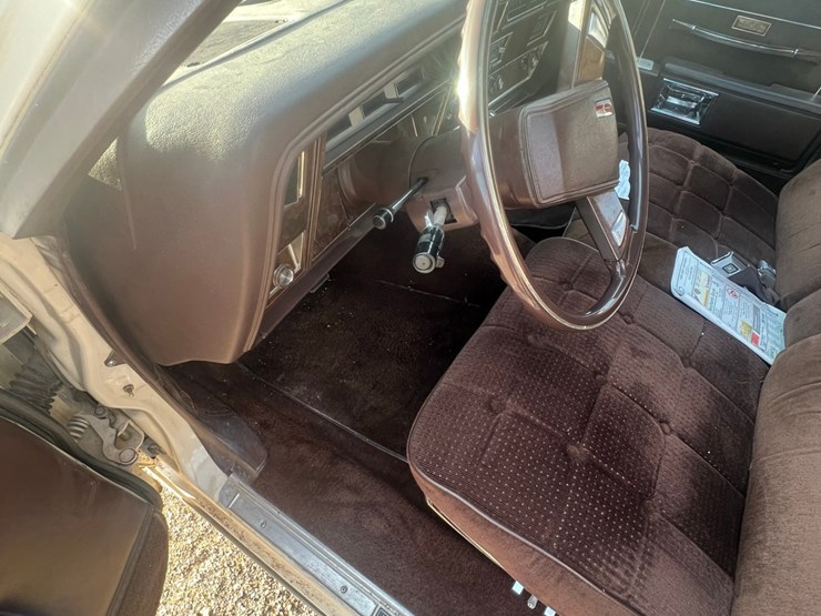 lot-13.-oldsmobile-delta-88-royale-car,-4-dr.,-196,050-mi,-307-v8,--4-speed-automatic-image-31