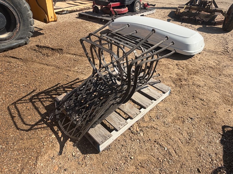 #33629-•-pallet-of-4-antique-genuine-wrought-iron-chairs-image-3