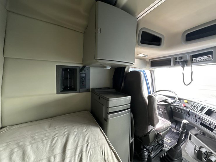 2020-volvo-10-image-52