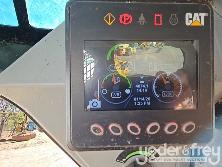 2021-caterpillar-226d3-image-48