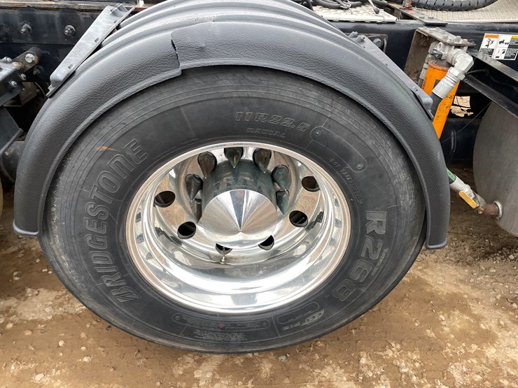 2019-kenworth-t880-image-15