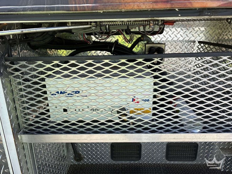 2003-freightliner-fl60-image-27