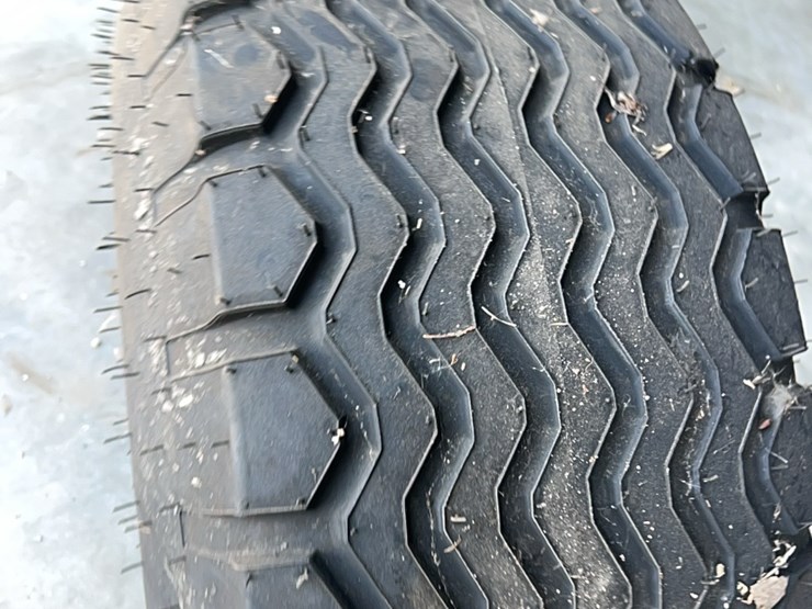 brand-new-john-deere-air-seeder-tire-and-rim,-size-is-140/55/r18-￼-image-9