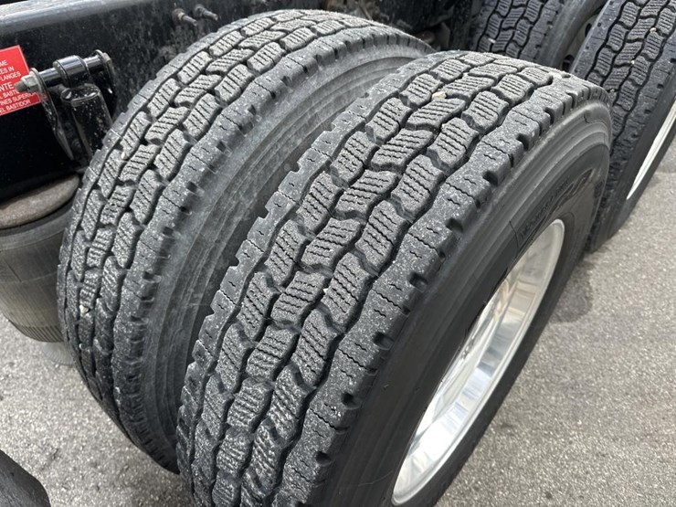 #2231-•-2016-volvo-vnl-sleeper-cab-semi-image-61