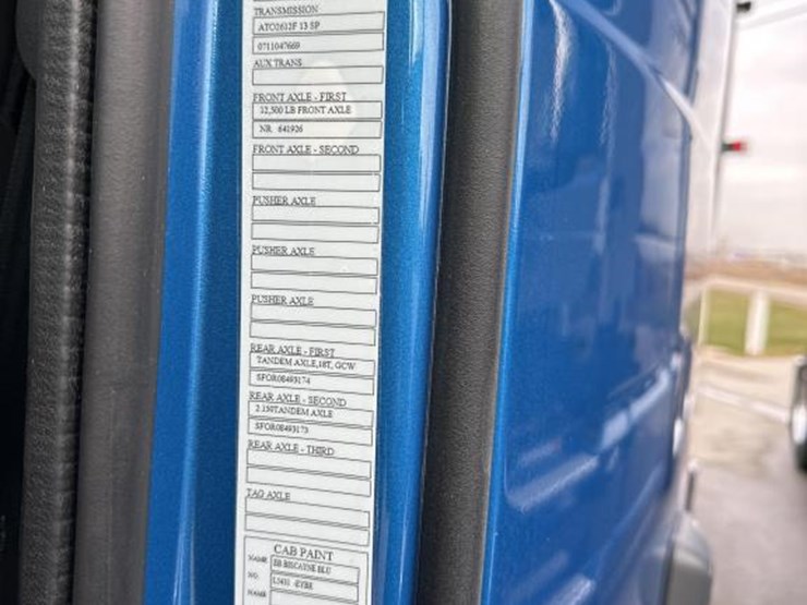 #2226-•-2024-volvo-vnl-sleeper-cab-semi-truck-tractor-image-65