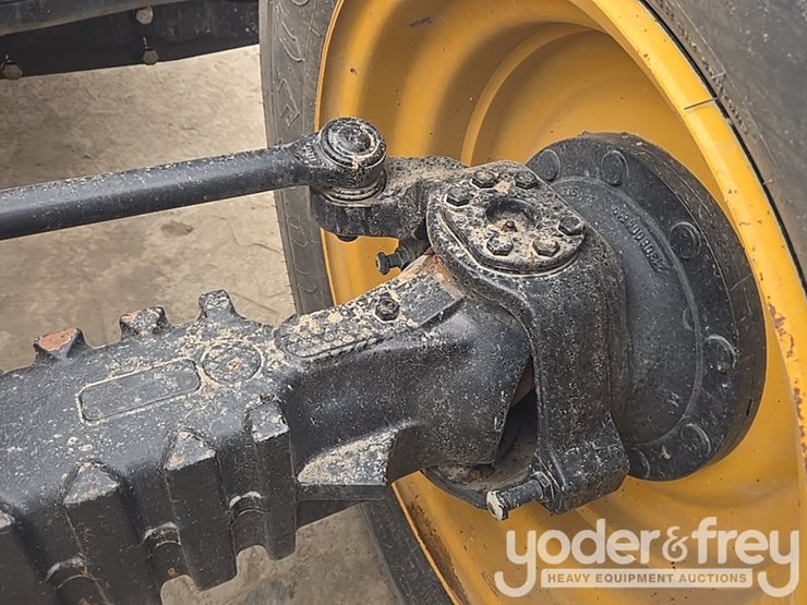 2018-caterpillar-tl1055d-image-44