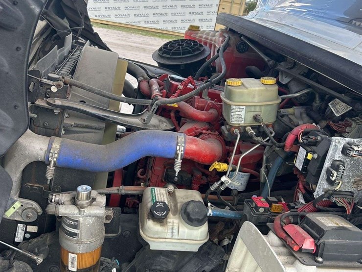 2020-freightliner-m2-106-image-7