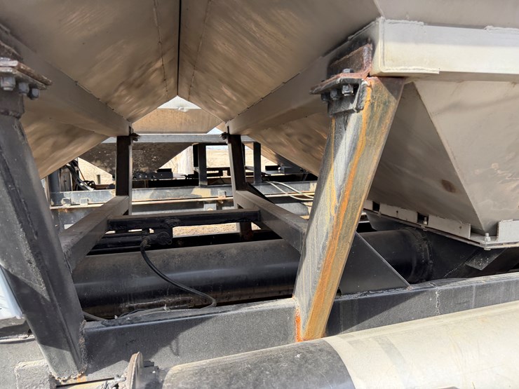 #40961-•-2011-magnolia-/-adams-t/a-fertilizer-tender-trailer-image-27