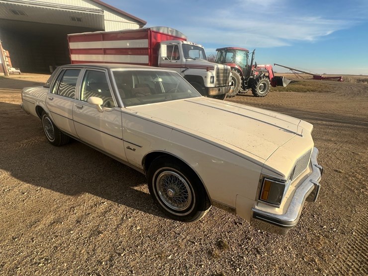 lot-13.-oldsmobile-delta-88-royale-car,-4-dr.,-196,050-mi,-307-v8,--4-speed-automatic-image-12