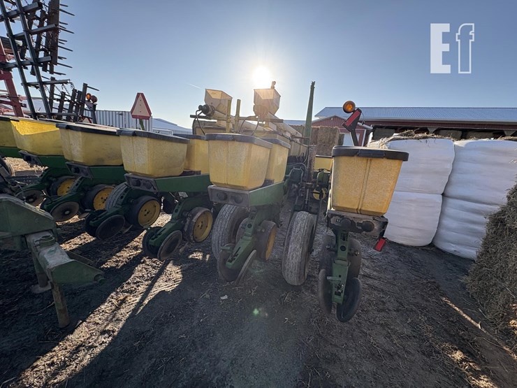 john-deere-7200-image-16