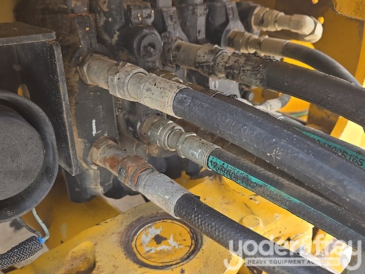 2010-deere-310sj-image-51