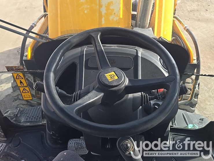 2017-jcb-3cx-image-95