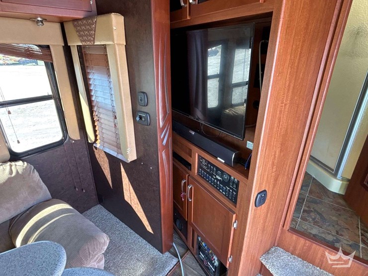 2014-crossroads-rv-elevation-t/a-5th-wheel-toy-hauler-travel-trailer-image-19