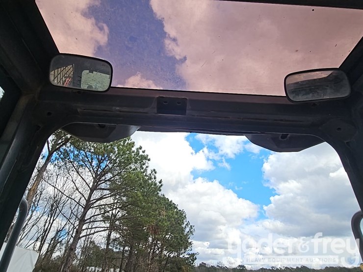 2017-takeuchi-tl12r2-image-28