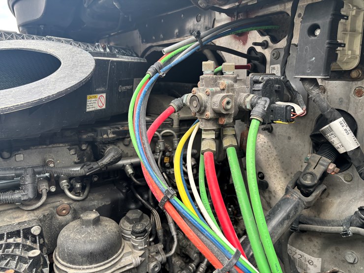 2018-freightliner-cascadia-126-image-24