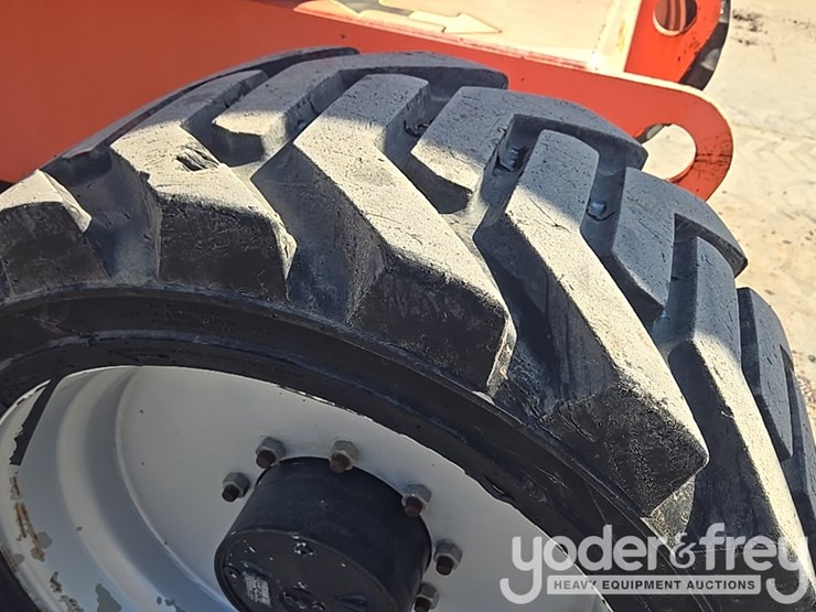 2017-jlg-600aj-image-14