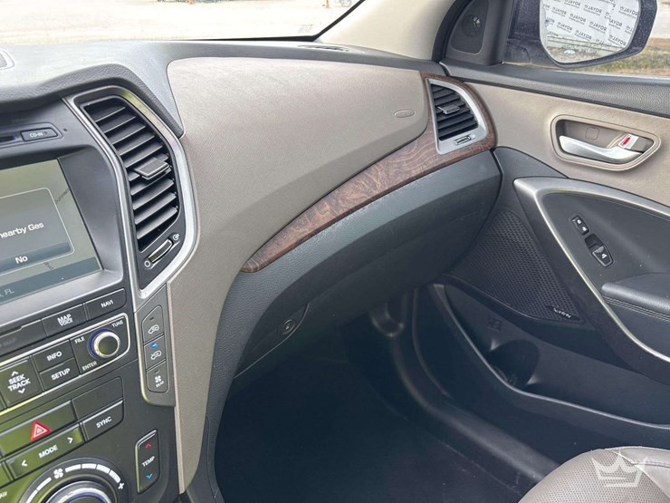 2017-hyundai-santa-fe-image-19