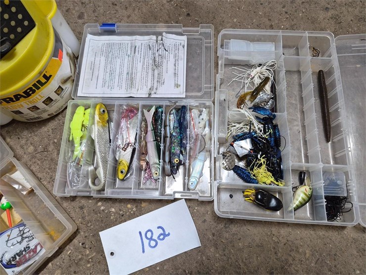 fishing-lures-and-tackle-box,-minnow-bucket-image-2