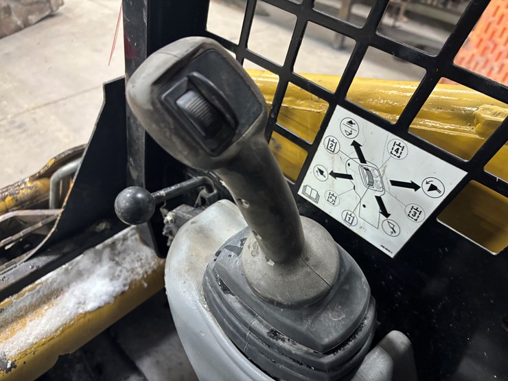 2013-caterpillar-226b3-image-31