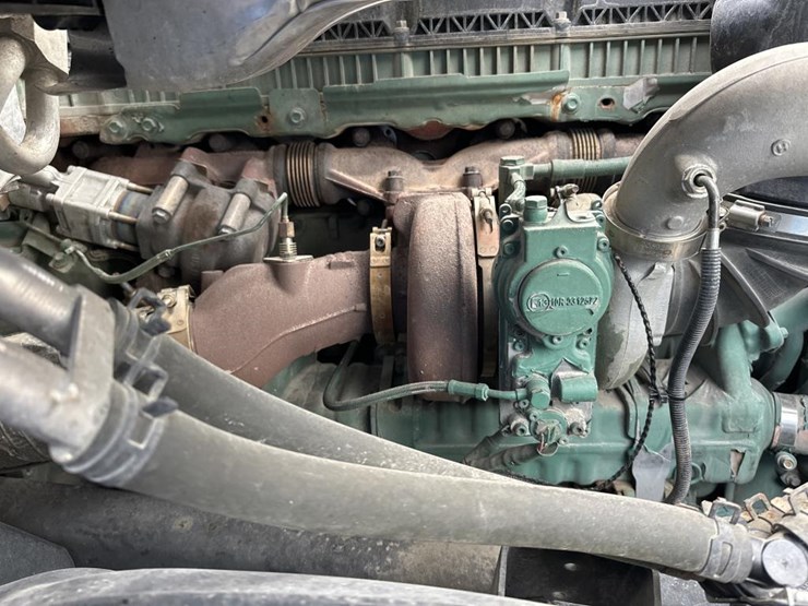 2022-volvo-10-image-31