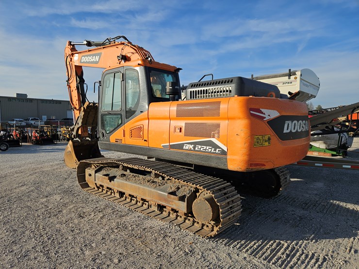 2022-doosan-dx225-lc-image-16