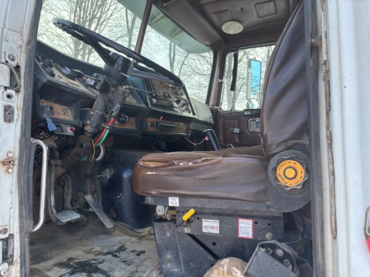 1989-cummins-855-image-31