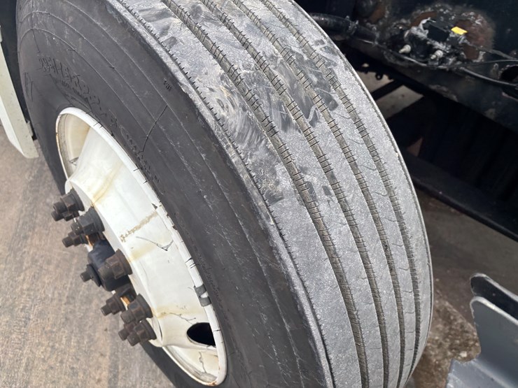 2018-freightliner-cascadia-126-image-77