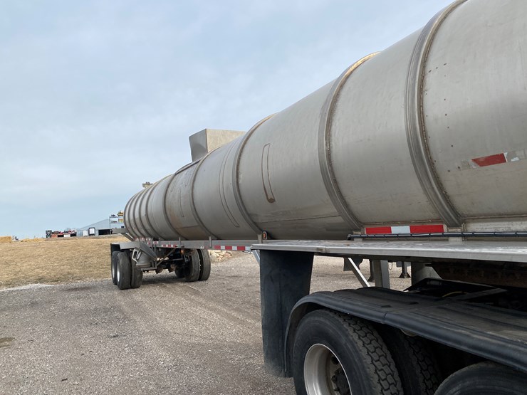#500-•-2012-northern-8,500-gallon-semi-manure-tanker-(has-wi-title)-(waupun,-wi)-image-3