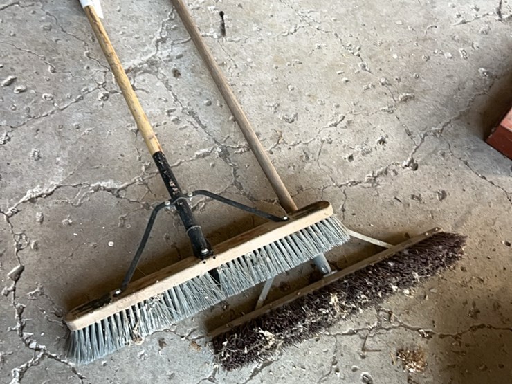 (2)-good-pushbrooms-image-1