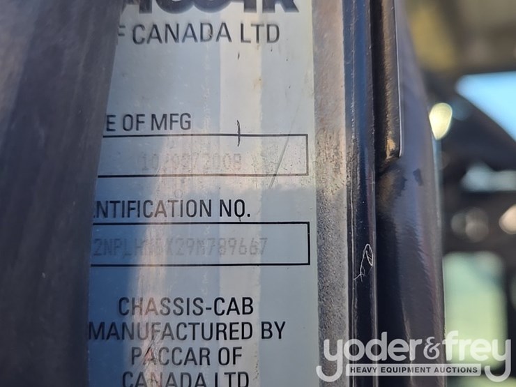 2009-peterbilt-335-image-81