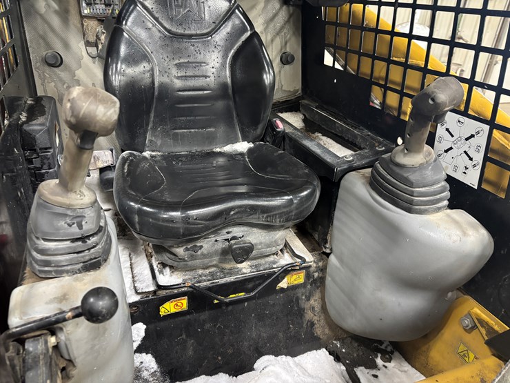 2013-caterpillar-226b3-image-27