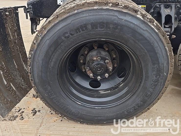 2019-peterbilt-579-image-17